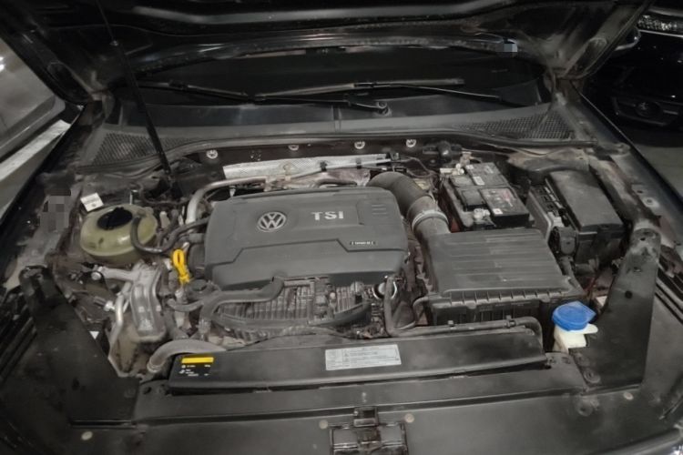 Used Volkswagen Magotan 2018 330TSI DSG Luxury Model Engine Bay