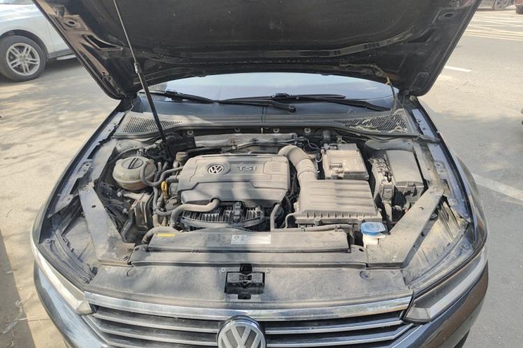 Used Volkswagen Magotan 2018 330TSI DSG Advanced Model Engine Bay