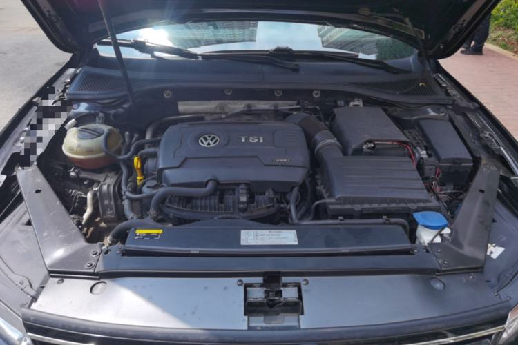 Used Volkswagen Magotan 2018 330TSI DSG Advanced Model Engine Bay