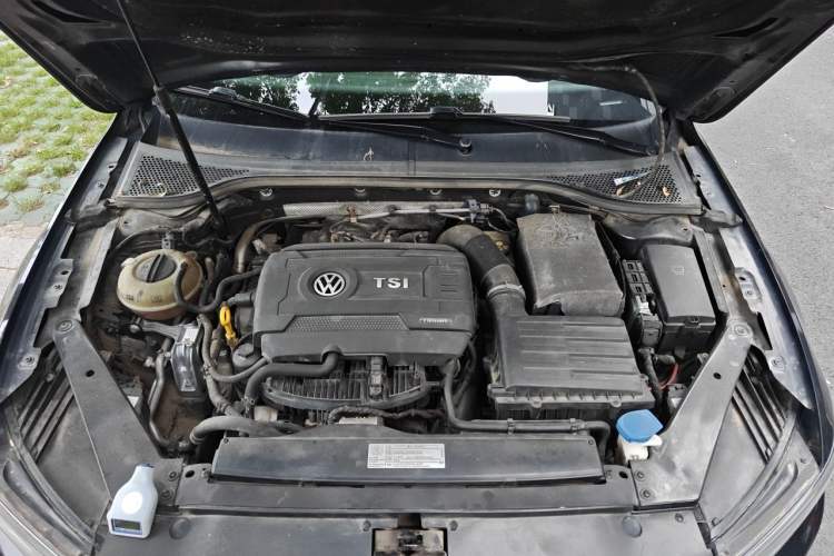 Used Volkswagen Magotan 2018 330TSI DSG Luxury Model Engine Bay
