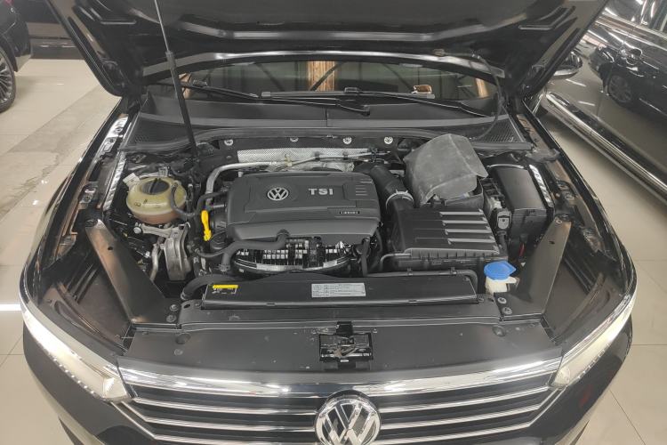 Used Volkswagen Magotan 2018 330TSI DSG Luxury Model Engine Bay