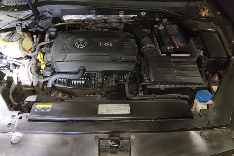 Used Volkswagen Magotan 2018 330TSI DSG Luxury Model Engine Bay