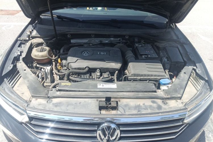 Used Volkswagen Magotan 2018 Facelift 330TSI DSG Luxury Model Engine Bay