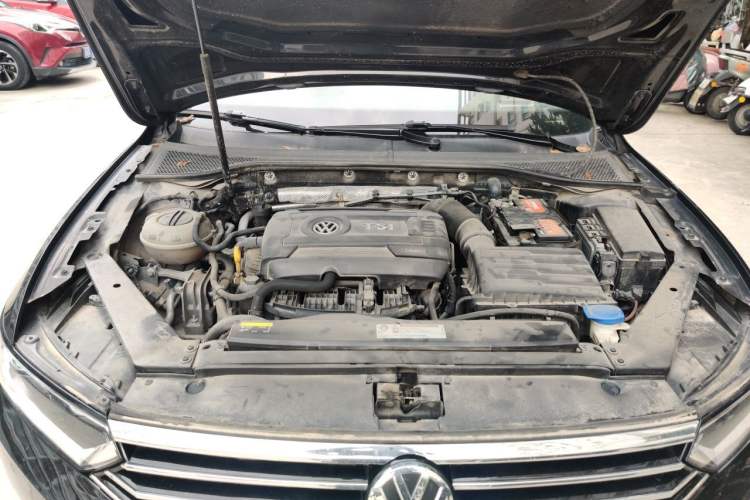 Used Volkswagen Magotan 2018 330TSI DSG Advanced Model Engine Bay
