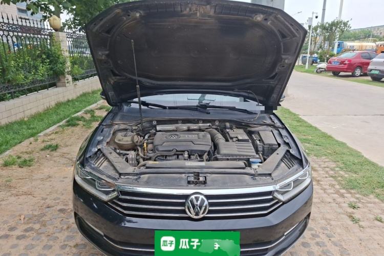 Used Volkswagen Magotan 2018 330TSI DSG Luxury Model Engine Bay