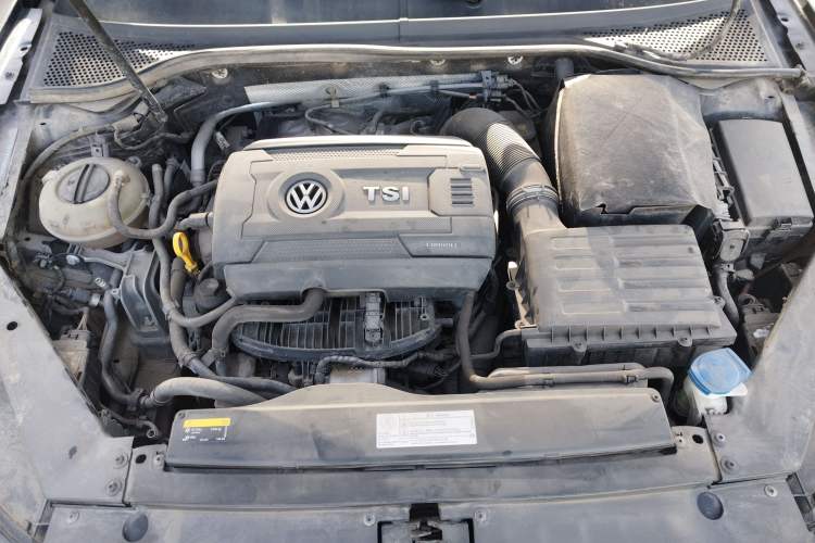 Used Volkswagen Magotan 2018 330TSI DSG Luxury Model Engine Bay