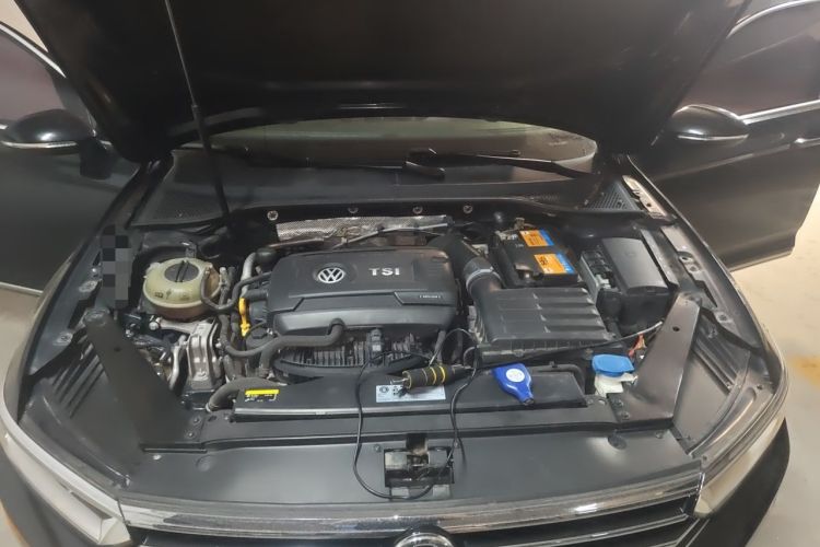 Used Volkswagen Magotan 2018 Facelift 330TSI DSG Luxury Model Engine Bay
