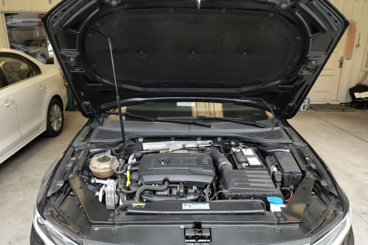 Used Volkswagen Magotan 2018 330TSI DSG Advanced Model Engine Bay