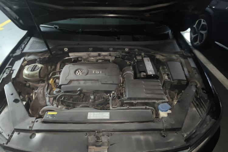 Used Volkswagen Magotan 2018 330TSI DSG Luxury Model Engine Bay