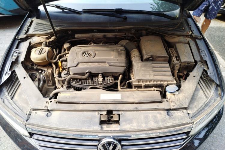 Used Volkswagen Magotan 2018 330TSI DSG Luxury Model Engine Bay