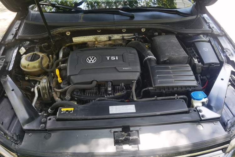 Used Volkswagen Magotan 2018 330TSI DSG Advanced Model Engine Bay