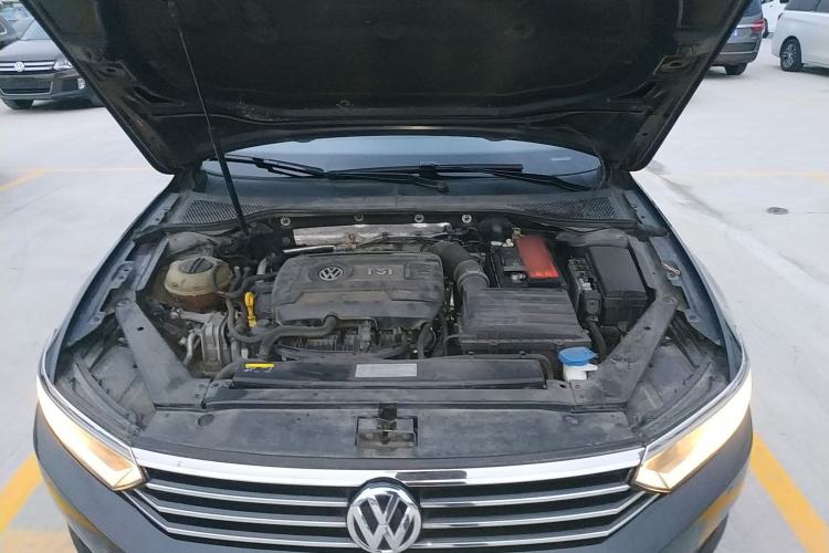 Used Volkswagen Magotan 2018 330TSI DSG Advanced Model Engine Bay