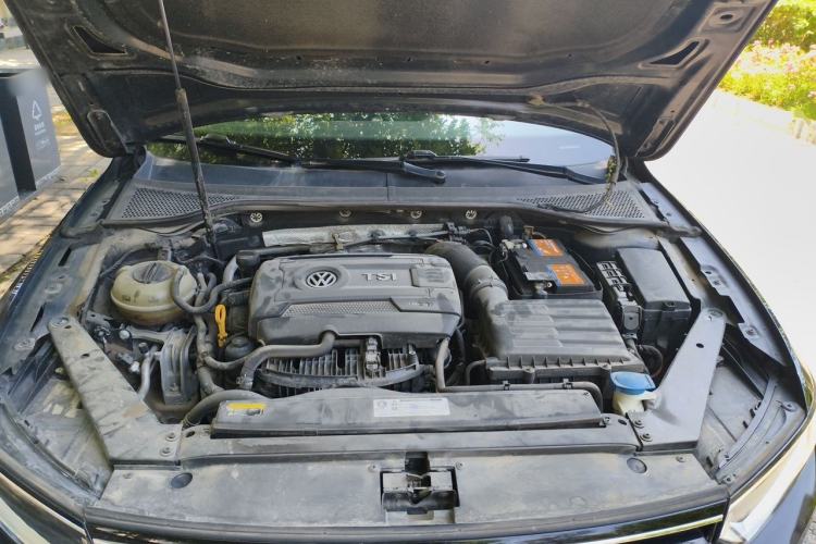 Used Volkswagen Magotan 2018 330TSI DSG Advanced Model Engine Bay