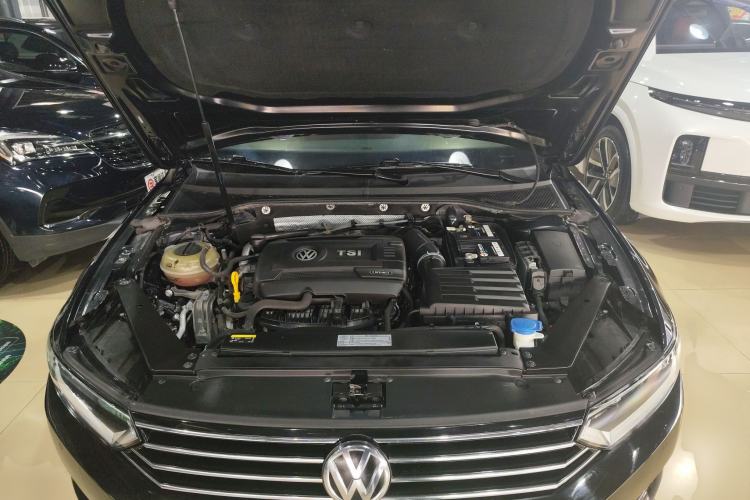 Used Volkswagen Magotan 2018 330TSI DSG Advanced Model Engine Bay