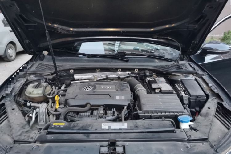 Used Volkswagen Magotan 2018 330TSI DSG Luxury Model Engine Bay