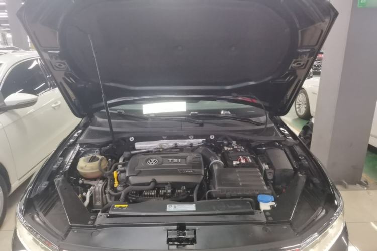Used Volkswagen Magotan 2018 Facelift 330TSI DSG Luxury Model Engine Bay