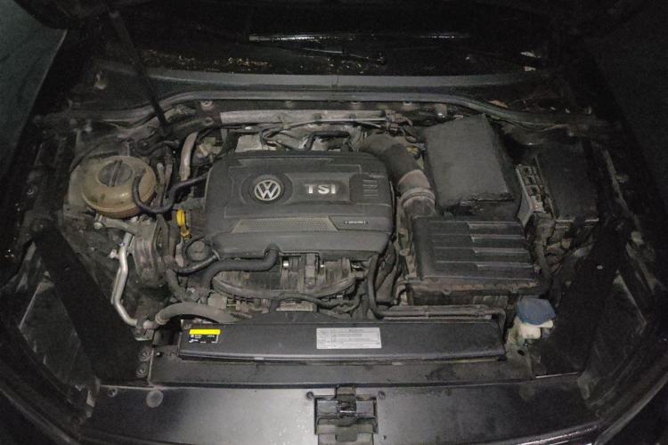 Used Volkswagen Magotan 2018 330TSI DSG Advanced Model Engine Bay