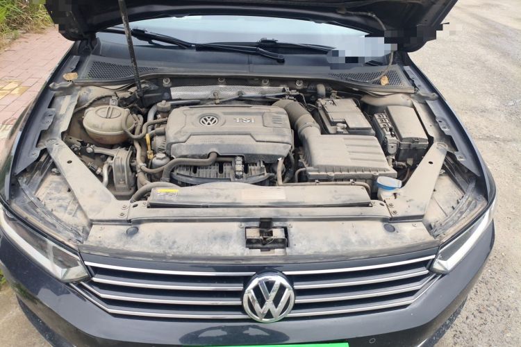 Used Volkswagen Magotan 2018 330TSI DSG Advanced Model Engine Bay