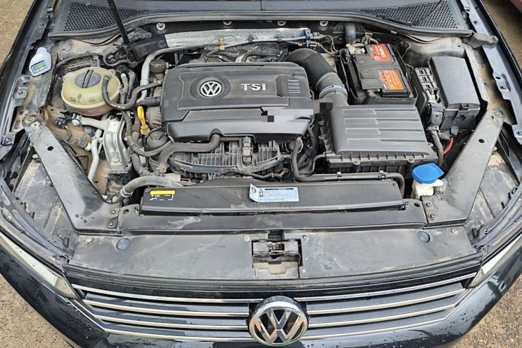 Used Volkswagen Magotan 2018 330TSI DSG Advanced Model Engine Bay