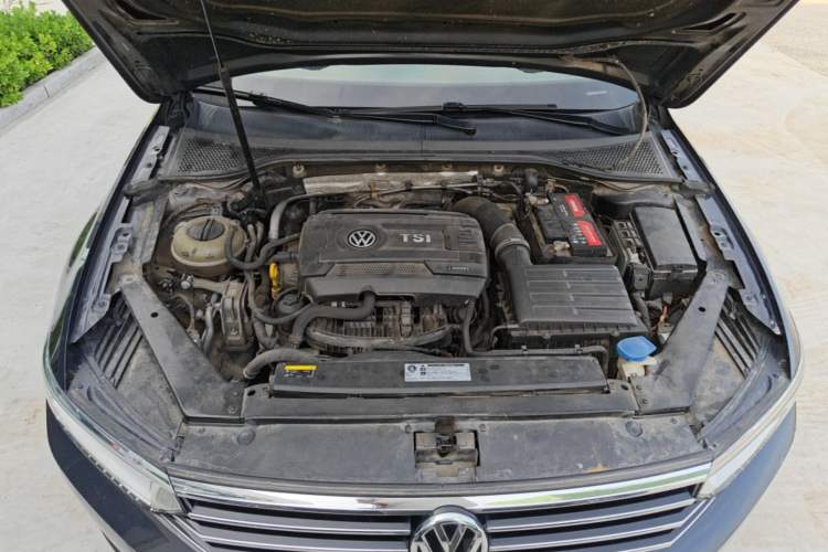 Used Volkswagen Magotan 2018 Facelift 330TSI DSG Luxury Model Engine Bay