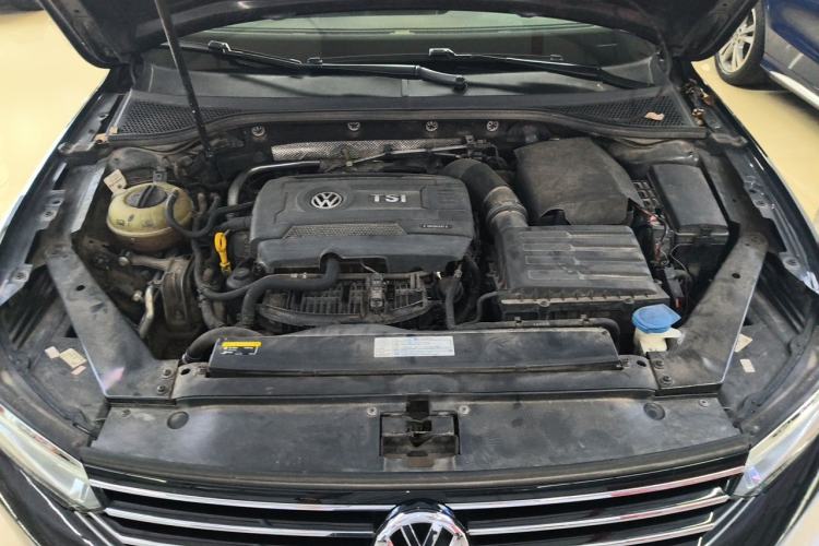 Used Volkswagen Magotan 2018 330TSI DSG Advanced Model Engine Bay