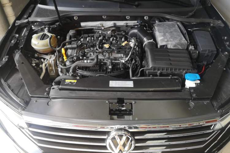 Used Volkswagen Magotan 2018 330TSI DSG Advanced Model Engine Bay