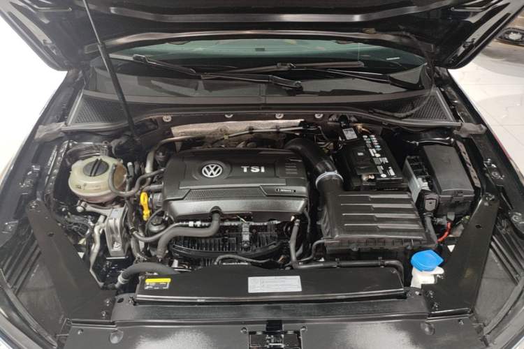 Used Volkswagen Magotan 2018 Facelift 330TSI DSG Luxury Model Engine Bay