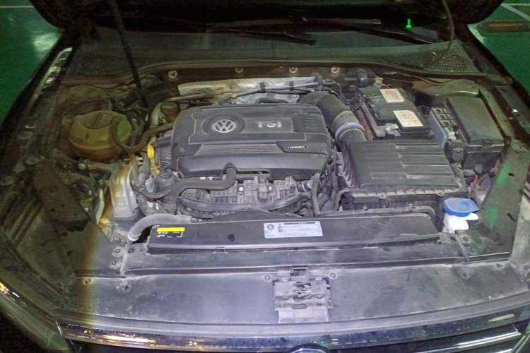 Used Volkswagen Magotan 2018 330TSI DSG Luxury Model Engine Bay