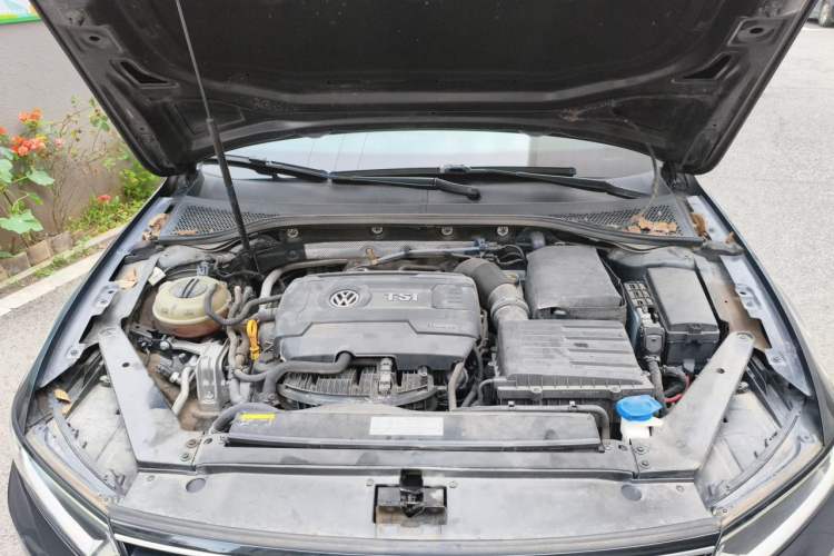 Used Volkswagen Magotan 2018 330TSI DSG Advanced Model Engine Bay