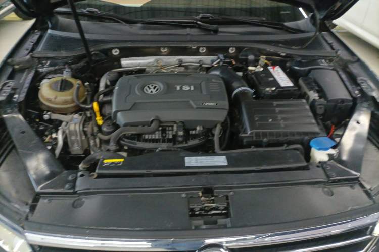 Used Volkswagen Magotan 2018 Facelift 330TSI DSG Luxury Model Engine Bay