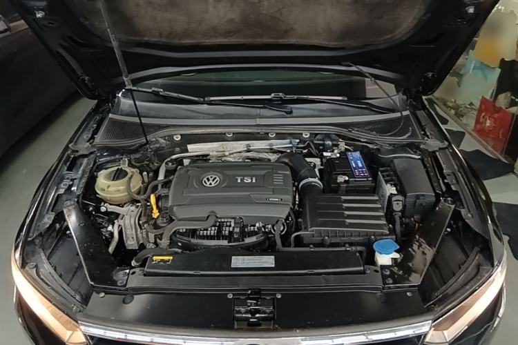 Used Volkswagen Magotan 2018 330TSI DSG Advanced Model Engine Bay