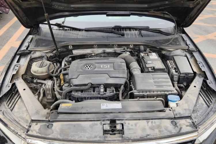 Used Volkswagen Magotan 2018 380TSI DSG Luxury Model Engine Bay