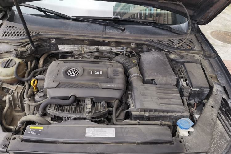 Used Volkswagen Magotan 2018 330TSI DSG Luxury Model Engine Bay