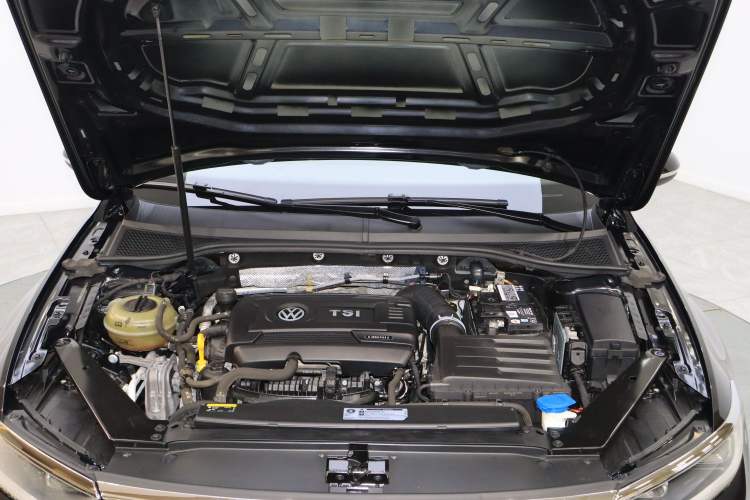 Used Volkswagen Magotan 2018 330TSI DSG Advanced Model Engine Bay