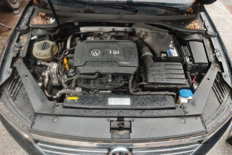 Used Volkswagen Magotan 2018 330TSI DSG Luxury Model Engine Bay