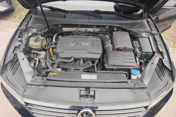 Used Volkswagen Magotan 2018 330TSI DSG Luxury Model Engine Bay