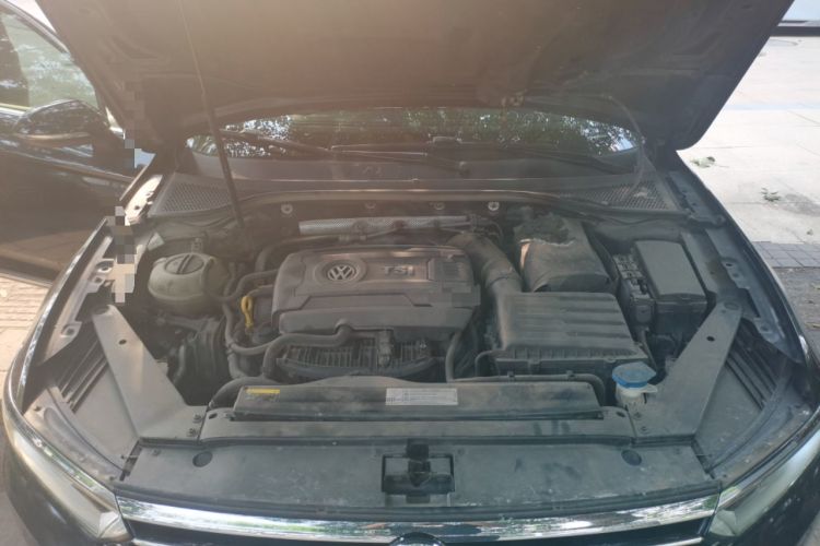 Used Volkswagen Magotan 2018 330TSI DSG Luxury Model Engine Bay