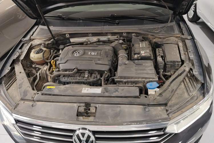Used Volkswagen Magotan 2018 Facelift 380TSI DSG Luxury Version Engine Bay