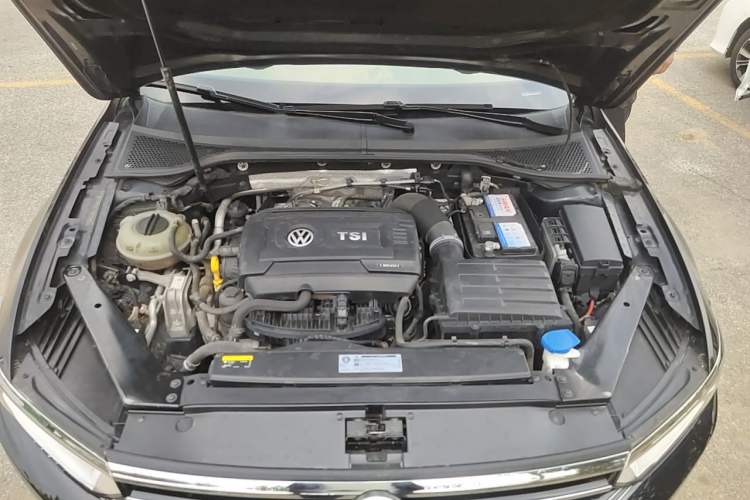 Used Volkswagen Magotan 2018 Facelift 330TSI DSG Luxury Model Engine Bay