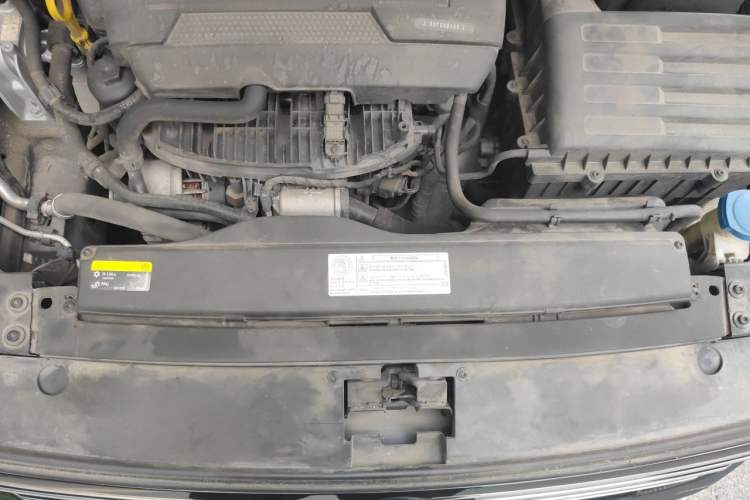 Used Volkswagen Magotan 2018 330TSI DSG Advanced Model Engine Bay