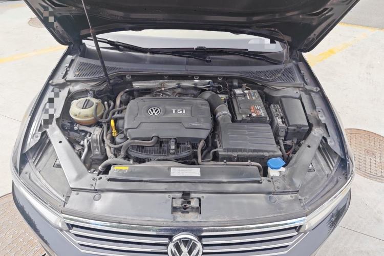 Used Volkswagen Magotan 2018 330TSI DSG Advanced Model Engine Bay