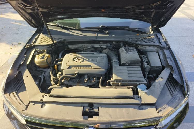 Used Volkswagen Magotan 2018 330TSI DSG Luxury Model Engine Bay