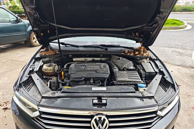 Used Volkswagen Magotan 2018 330TSI DSG Luxury Model Engine Bay