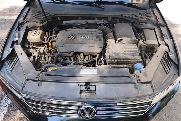 Used Volkswagen Magotan 2018 330TSI DSG Luxury Model Engine Bay
