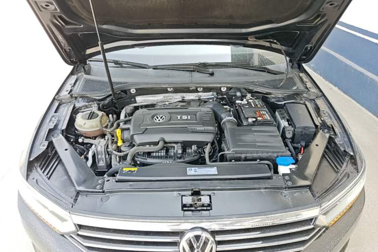 Used Volkswagen Magotan 2018 Facelift 330TSI DSG Luxury Model Engine Bay