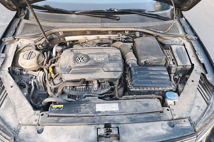 Used Volkswagen Magotan 2018 330TSI DSG Luxury Model Engine Bay