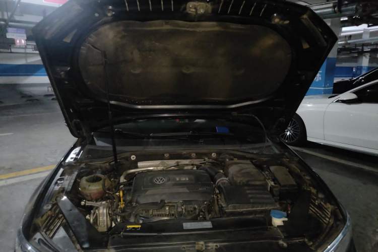 Used Volkswagen Magotan 2018 330TSI DSG Luxury Model Engine Bay