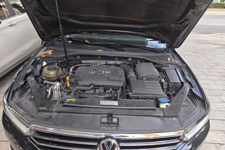Used Volkswagen Magotan 2018 330TSI DSG Luxury Model Engine Bay