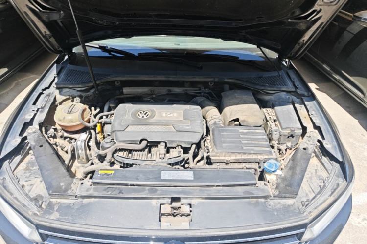 Used Volkswagen Magotan 2018 330TSI DSG Advanced Model Engine Bay