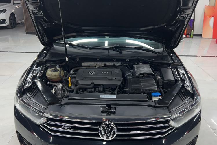 Used Volkswagen Magotan 2018 330TSI DSG Luxury Model Engine Bay